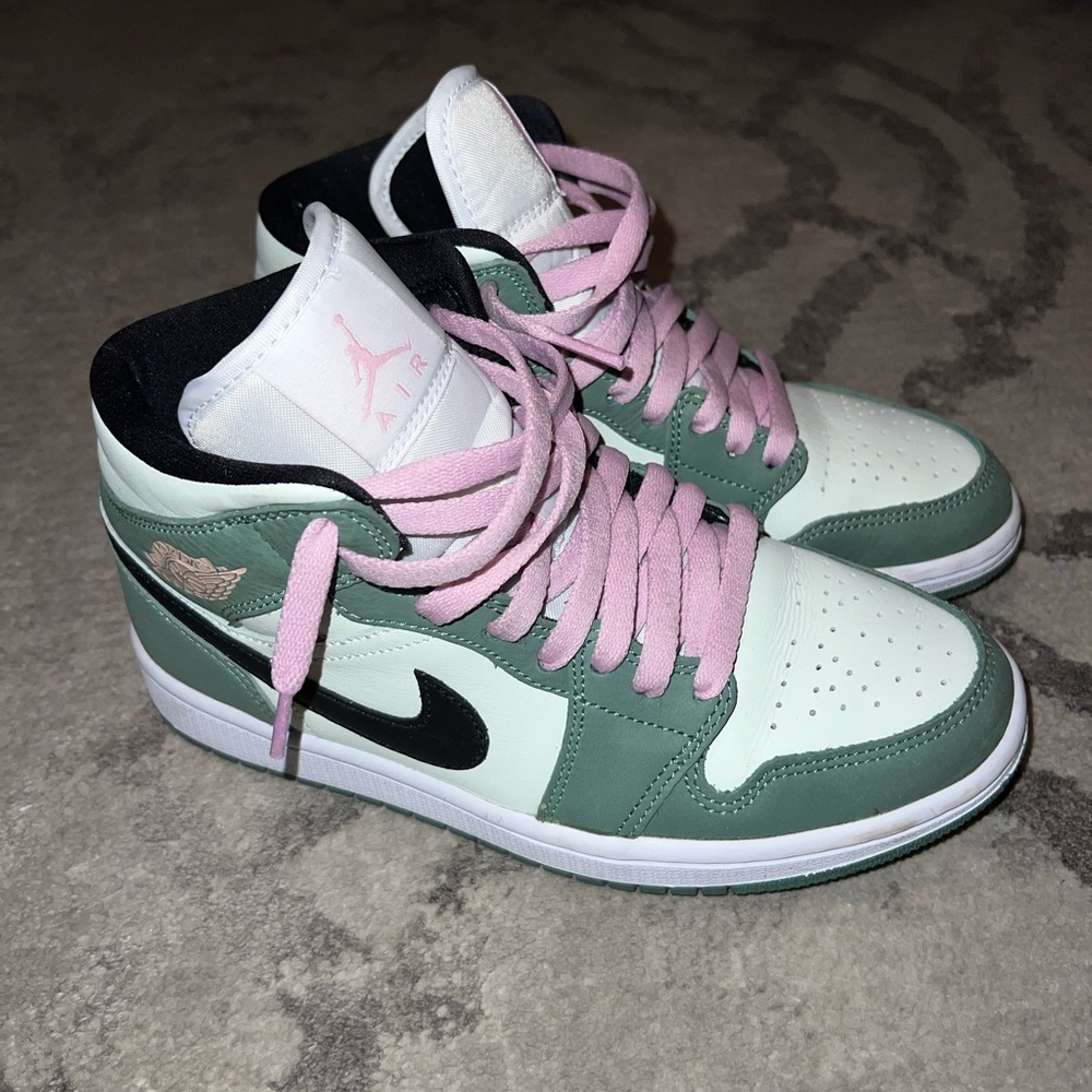 JORDAN 1 SAGE GREEN SNEAKERS